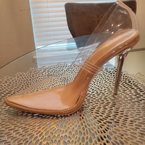 Heels nude clear have sizes 7-11 comes new in box